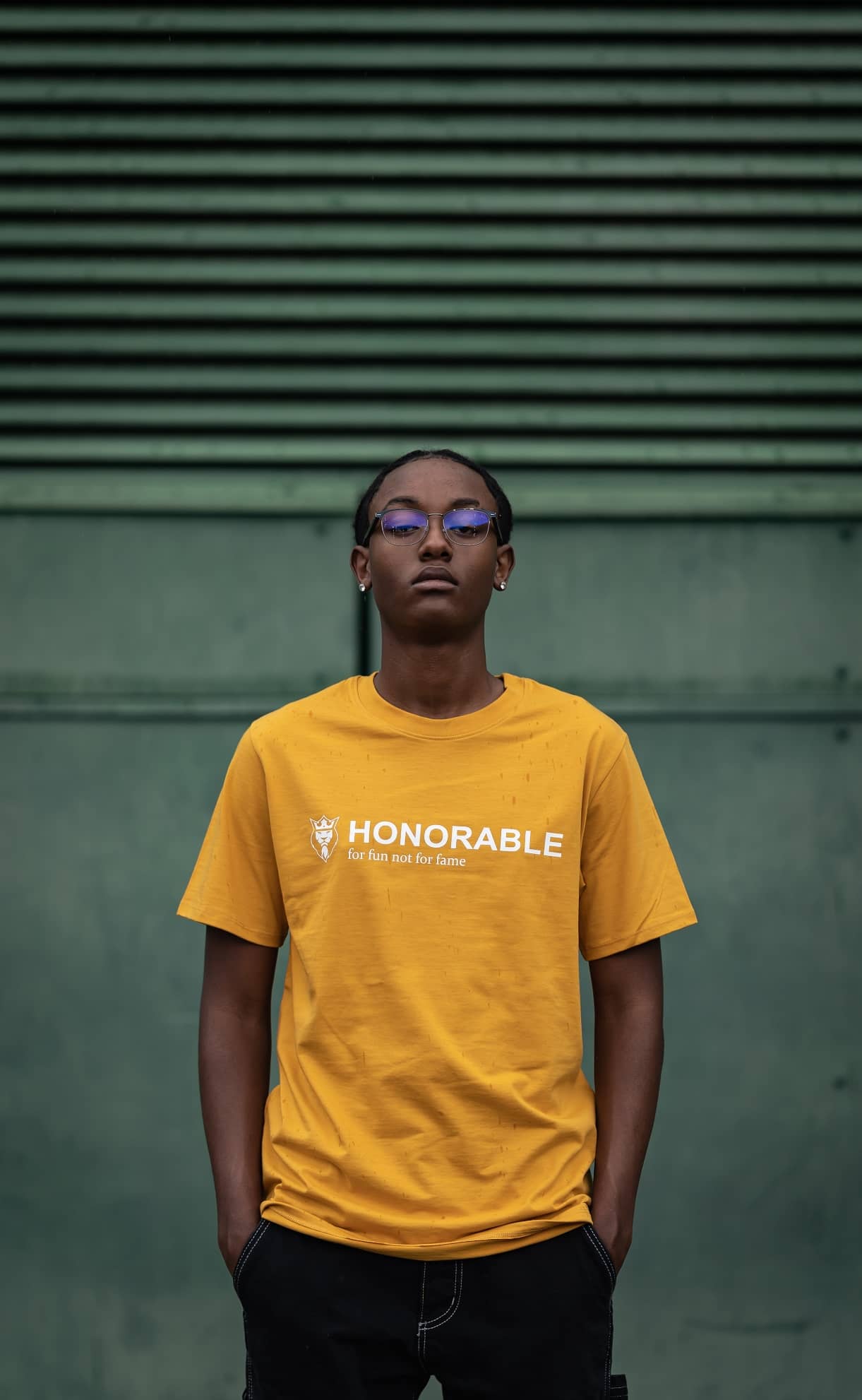 Epic session tee – (Mostaza con logo blanco) – Honorable Clothing